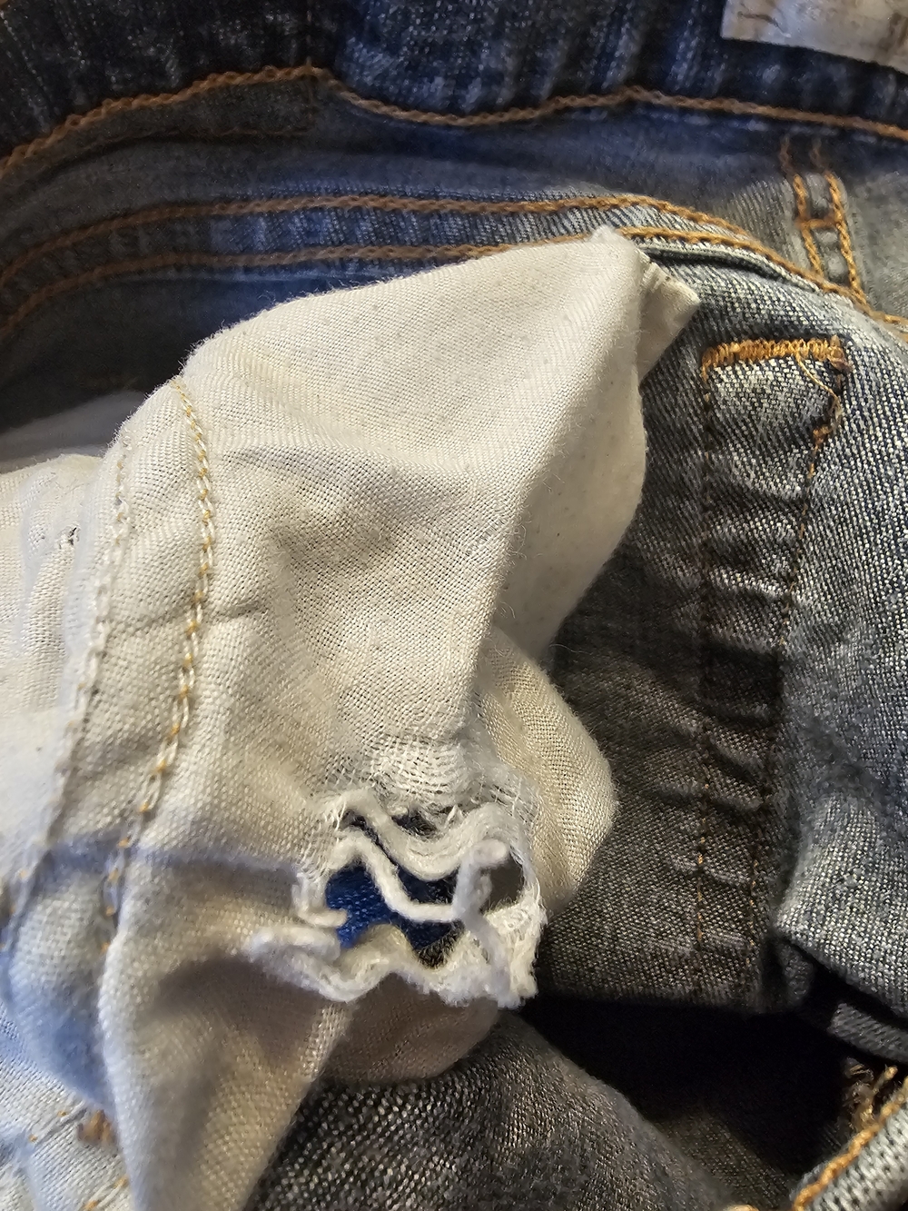 Vintage Levi's 550 Women's Relaxed Fit Tapered Jeans Distressed Blue Women 12 M - Picture 11 of 11